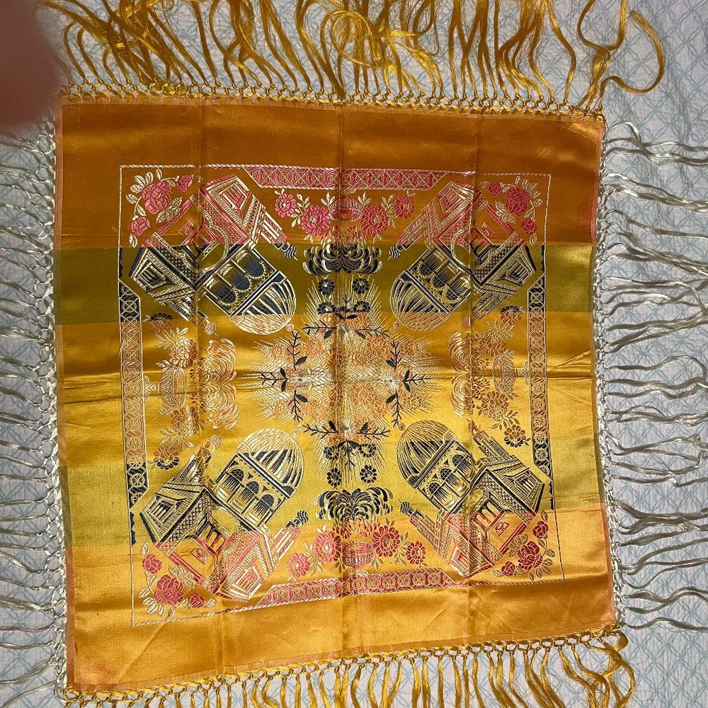 VINTAGE TAPESTRY TABLECLOTH - Picture 3 of 6